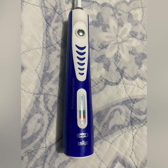 BRAUN ELECTRIC TOOTHBRUSH ONLY $25! NO CHARGER/REPLACEMENT HEADS AVAIL. ALSO $15 - Picture 3 of 6